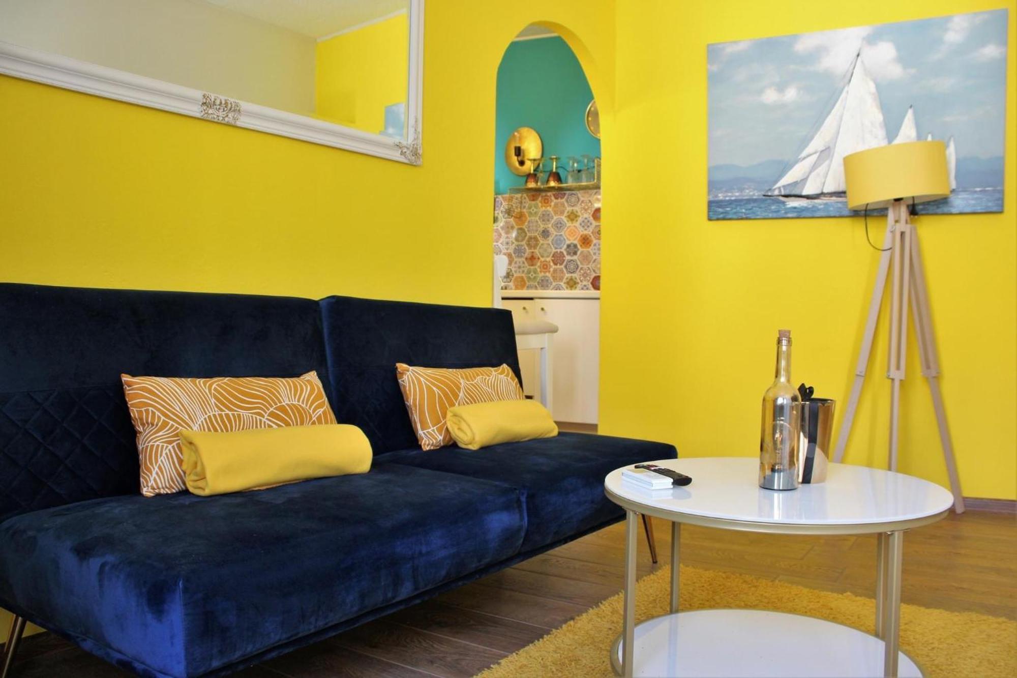 Oh La La Old Town Apartment *